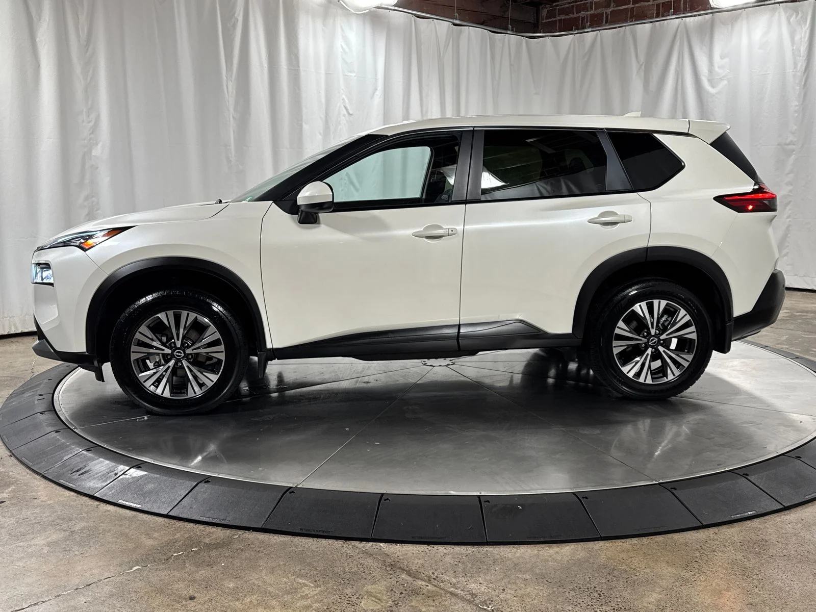 Used 2023 Pearl White Nissan SV image 6