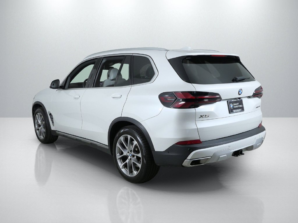Certified Used 2024 Mineral White Metallic BMW xDrive40i image 17
