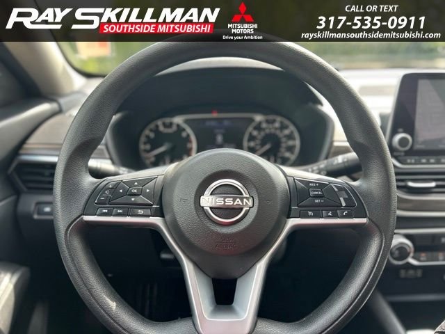 Used 2025 White Nissan 2.5 SV image 19