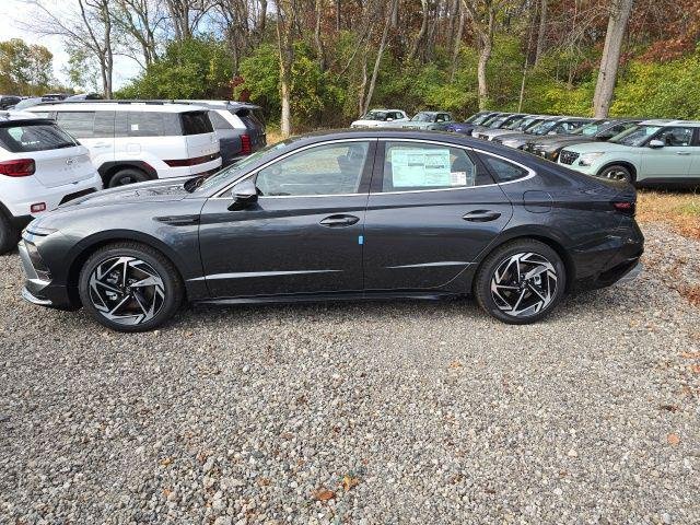 2026 Hyundai Sonata SEL Sport photo 2