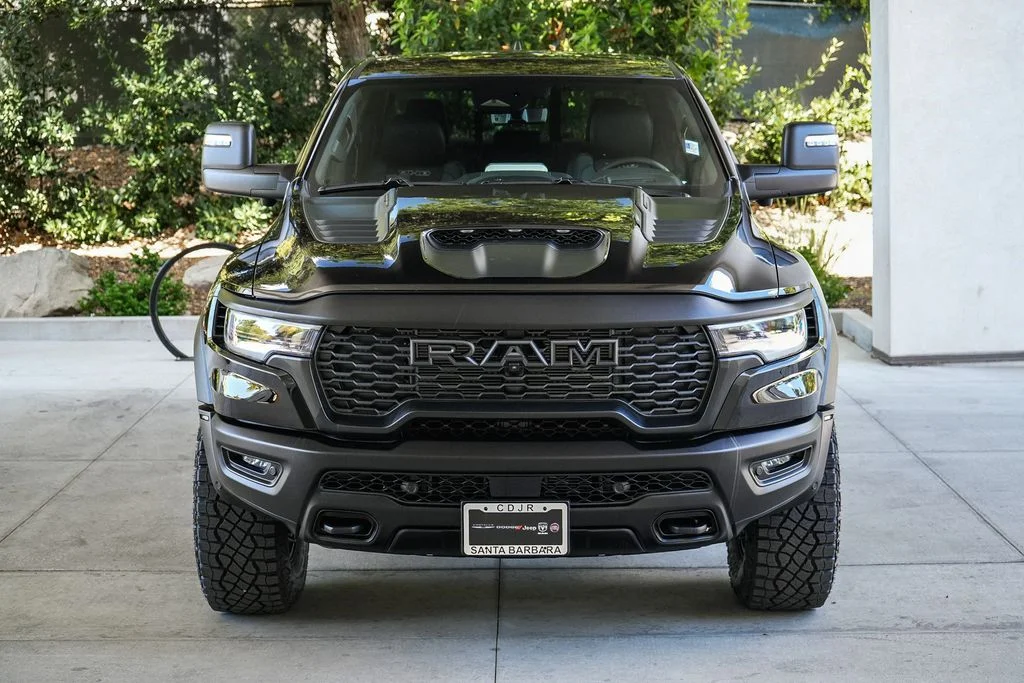 New 2026 Diamond Black Crystal Pearl-Coat Exterior Paint RAM RHO image 2