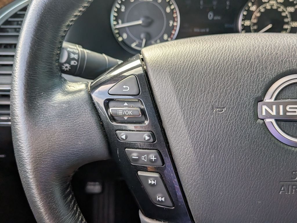 Used 2023 Blue Nissan SL image 17