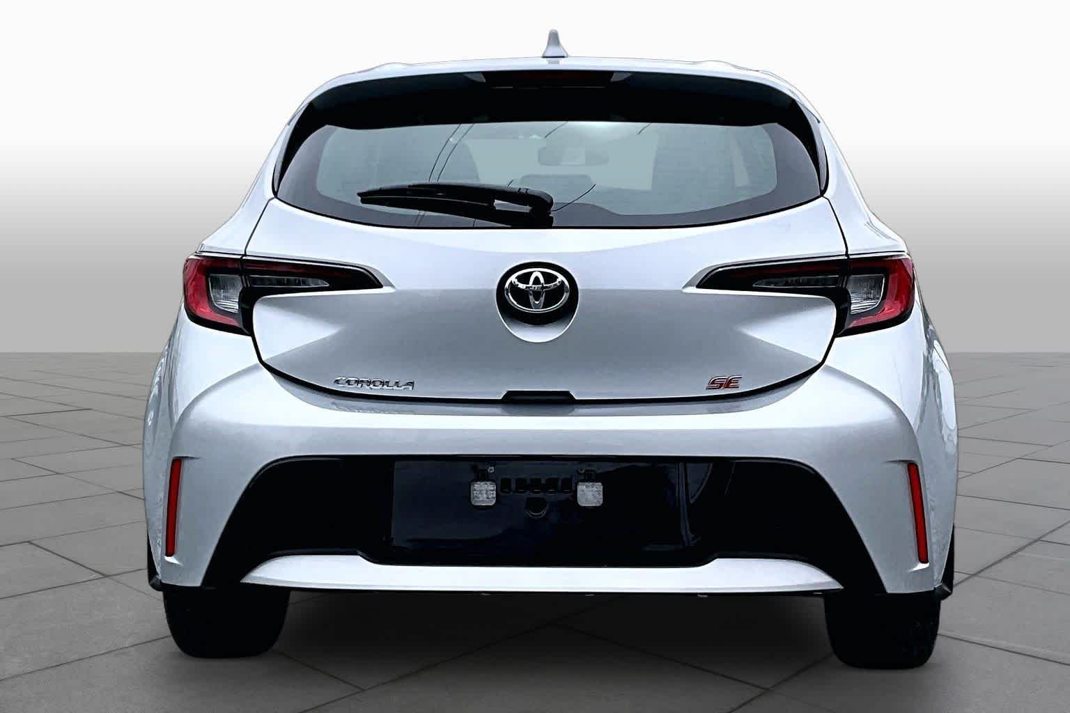 Used 2025 Classic Silver Metallic Toyota SE image 5