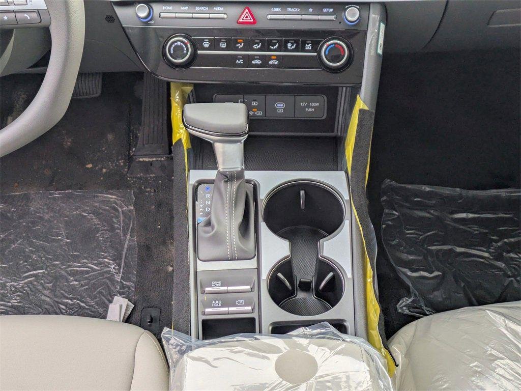 New 2026 White Hyundai SE image 18
