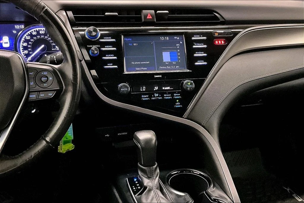 Used 2020 Silver Toyota SE image 9