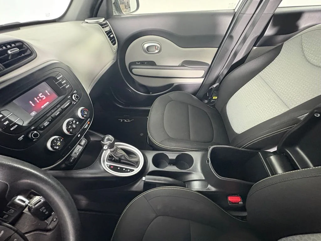 Used 2015 Silver Kia Plus image 27
