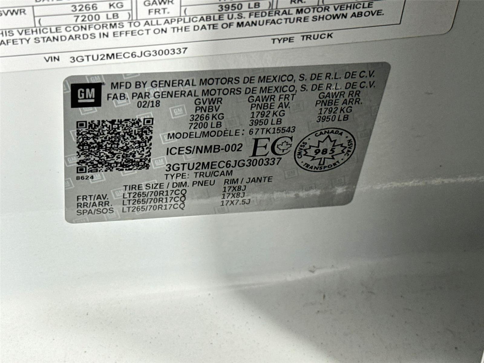 Used 2018 Summit White GMC SLE image 29