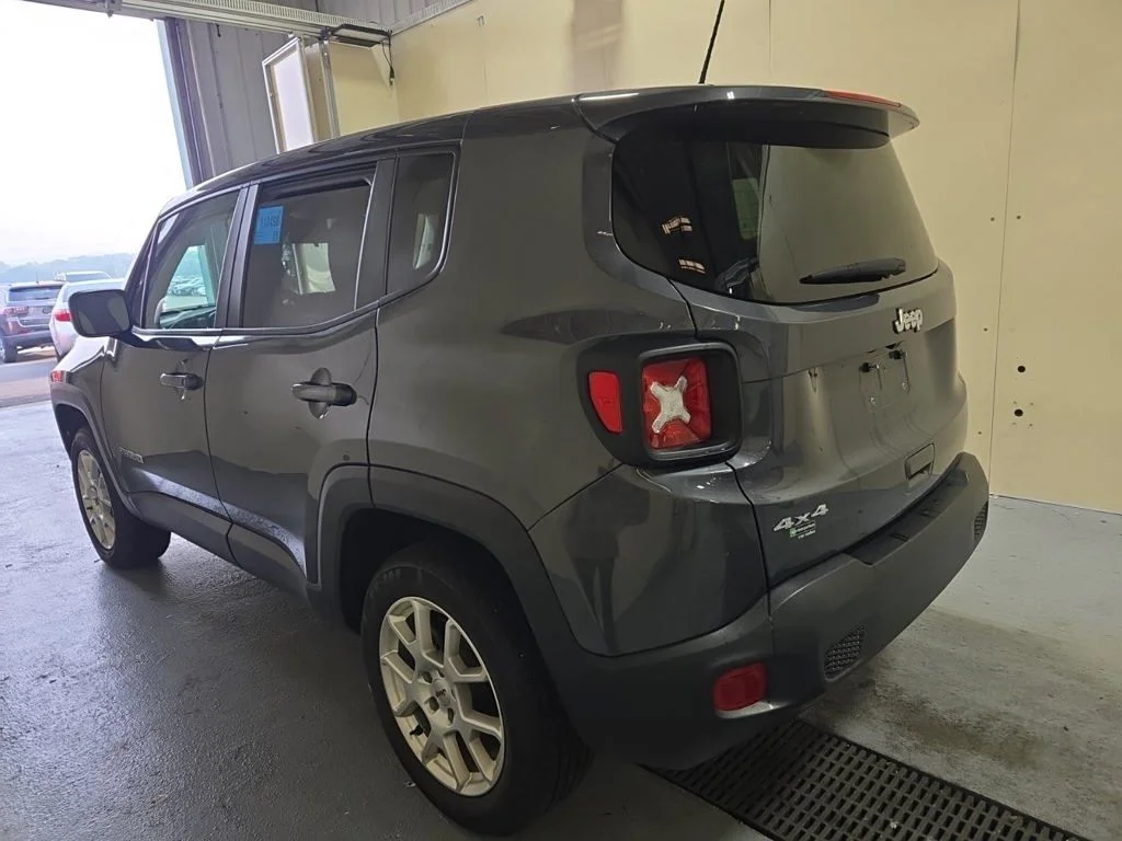 Certified Used 2023 Gray Jeep Latitude image 9