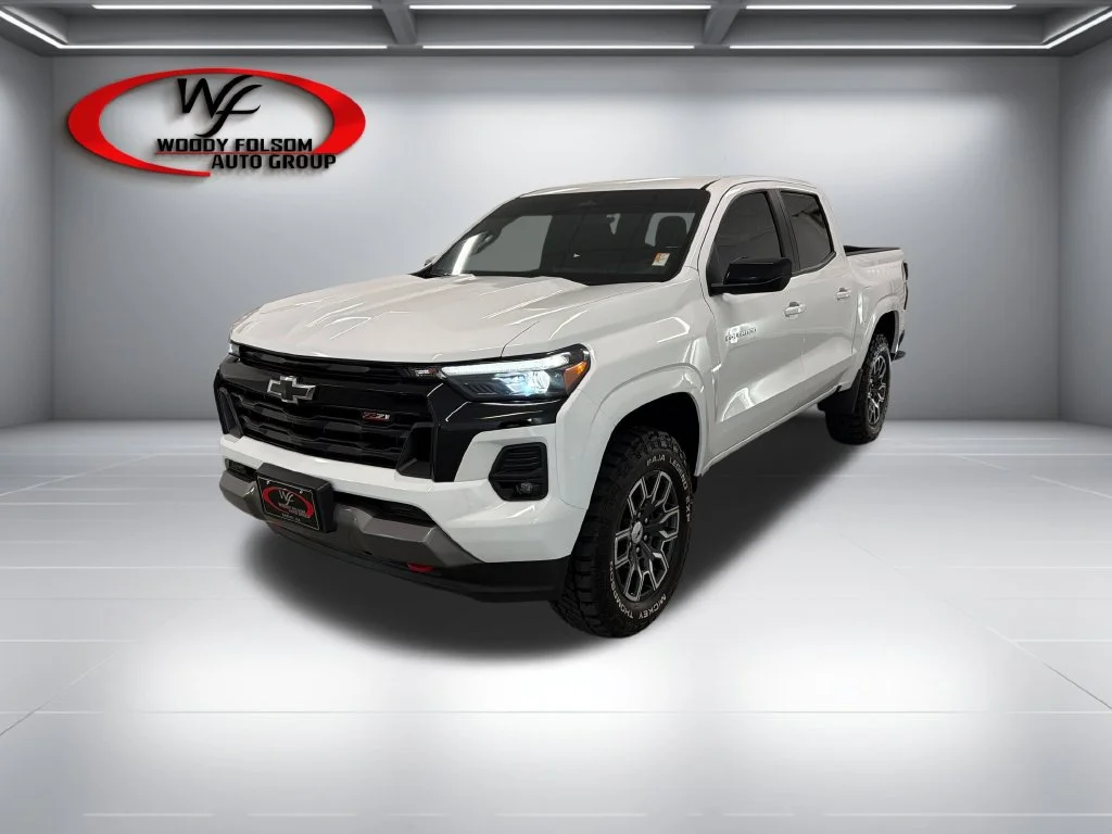 Used 2024 White Chevrolet Z71 image 3