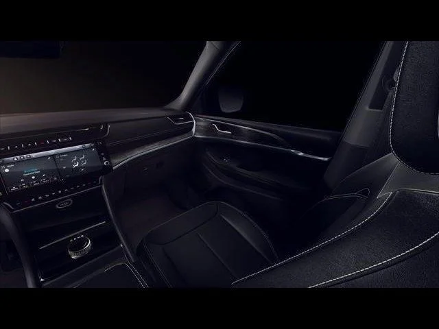 New 2026 Diamond Black Crystal Pearl-Coat Exterior Paint Jeep Altitude image 7