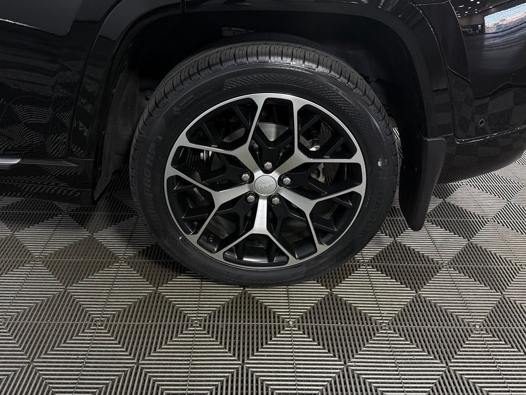 Used 2022 Black Jeep Summit Reserve image 14