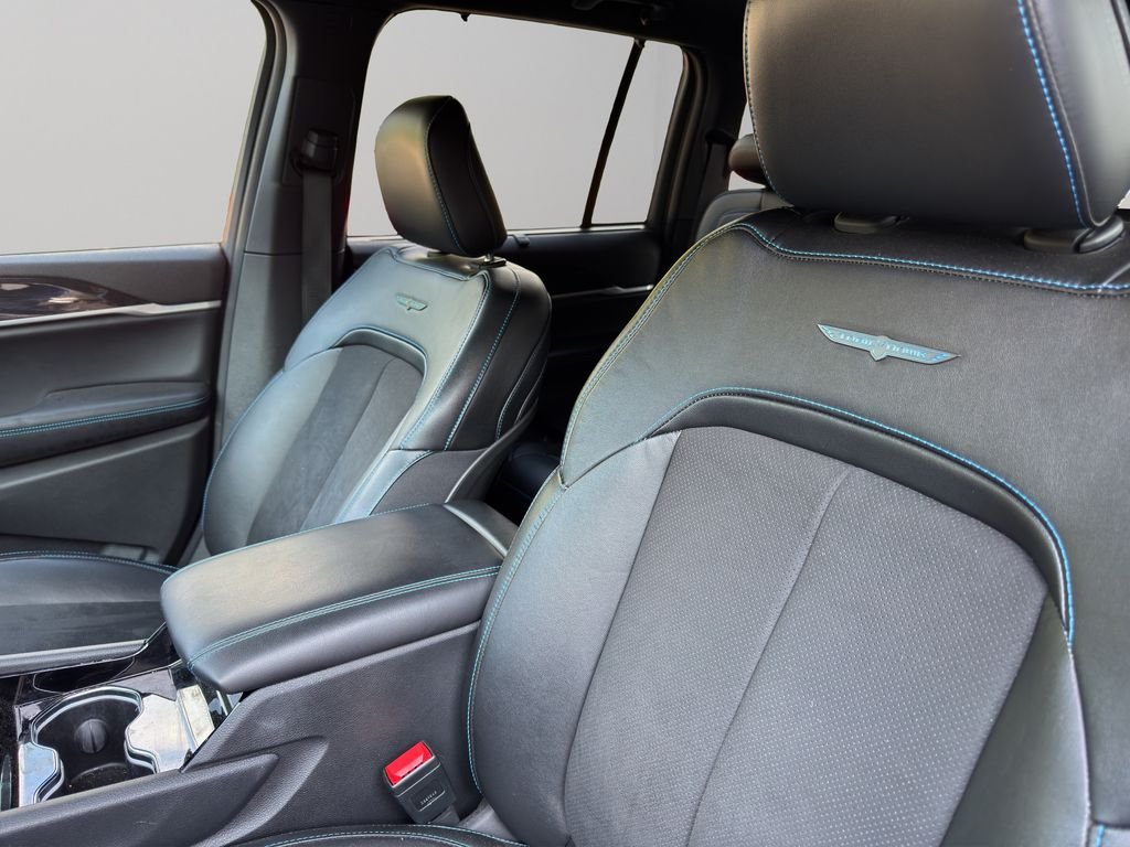 Used 2023 Silver Zynith Jeep Trailhawk image 4