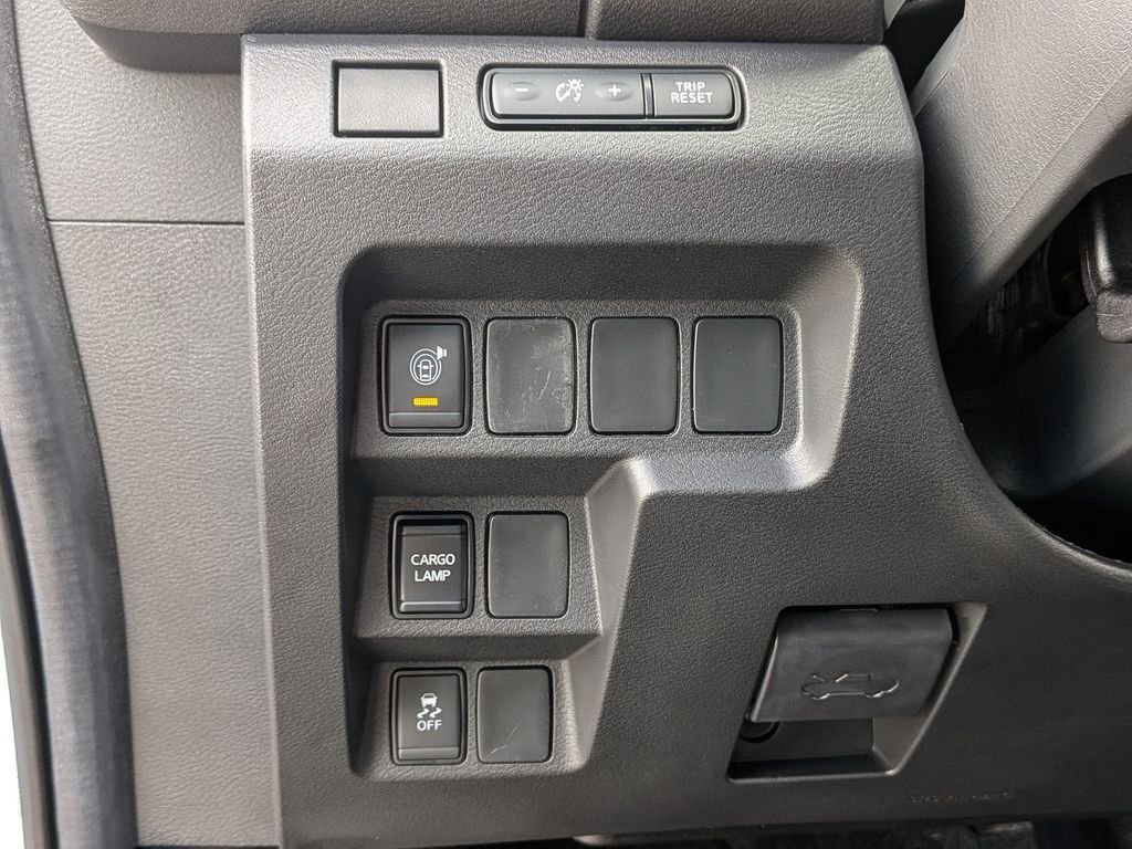 New 2026 Glacier White Nissan Crew Cab SV image 20