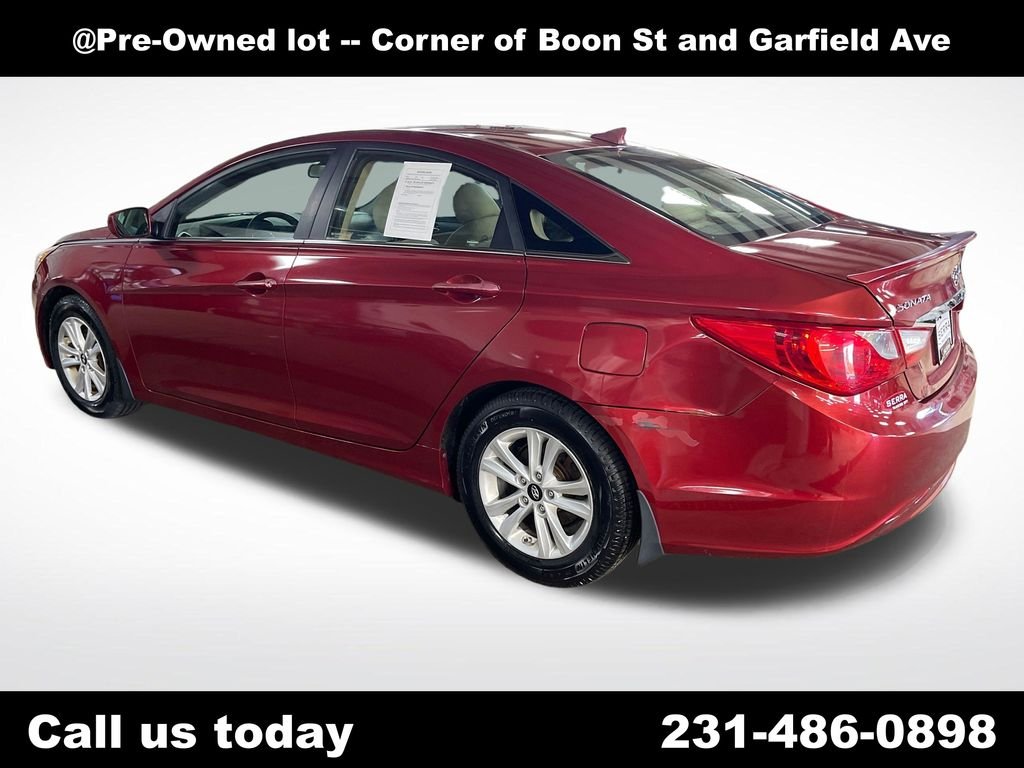 Used 2013 Red Hyundai GLS image 3