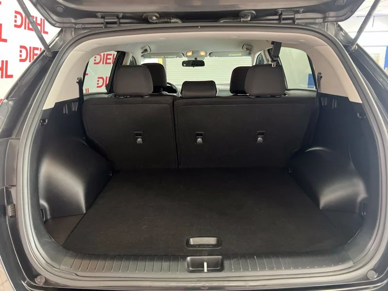 Used 2017 Red Kia LX image 8