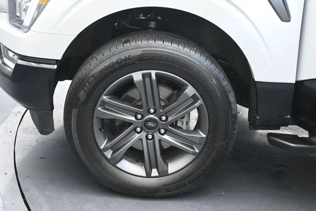 Certified Used 2023 Avalanche Ford XLT image 36
