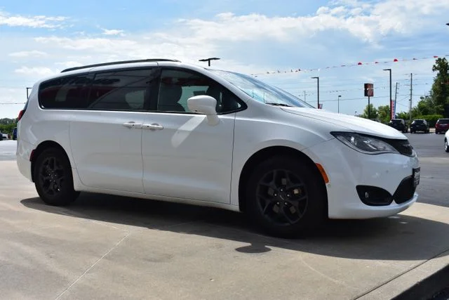 Used 2019 White Chrysler Touring L image 4