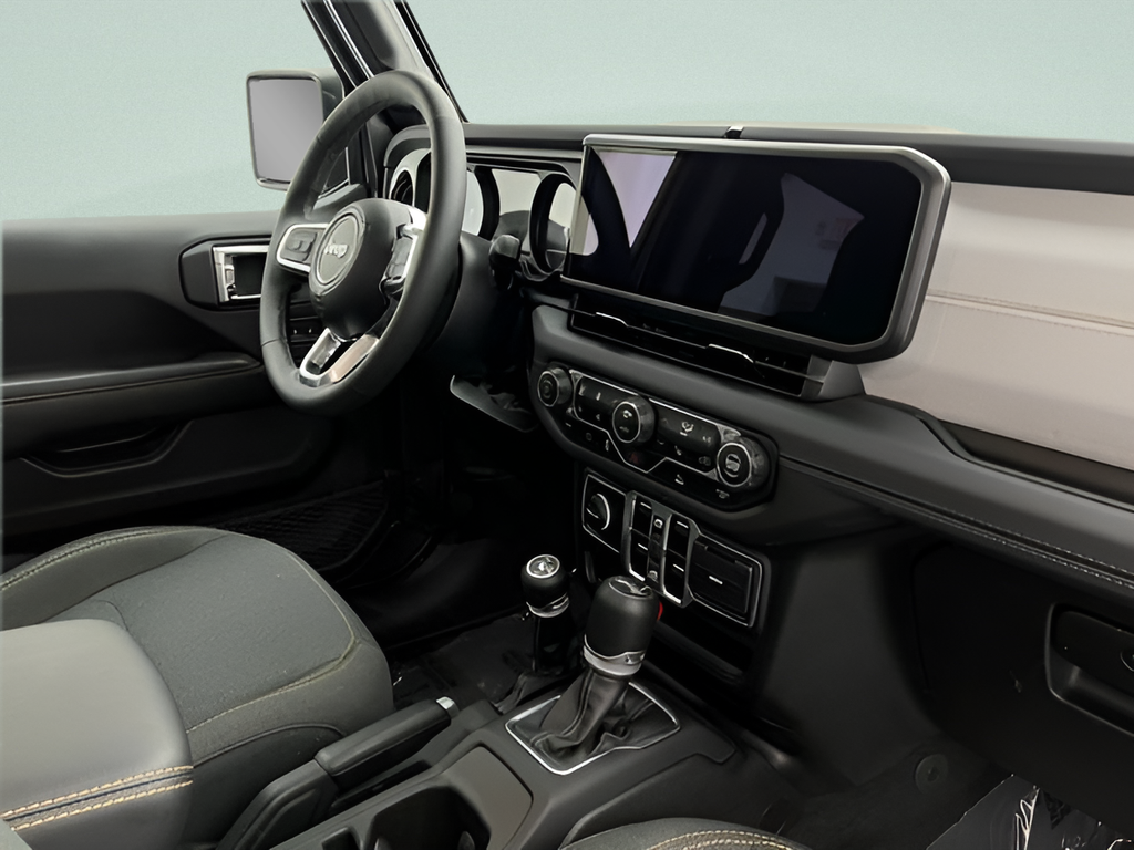 Used 2025 Crystal Metallic Jeep Sahara 4xe image 12