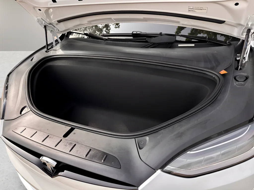 Used 2023 White Tesla Base image 24