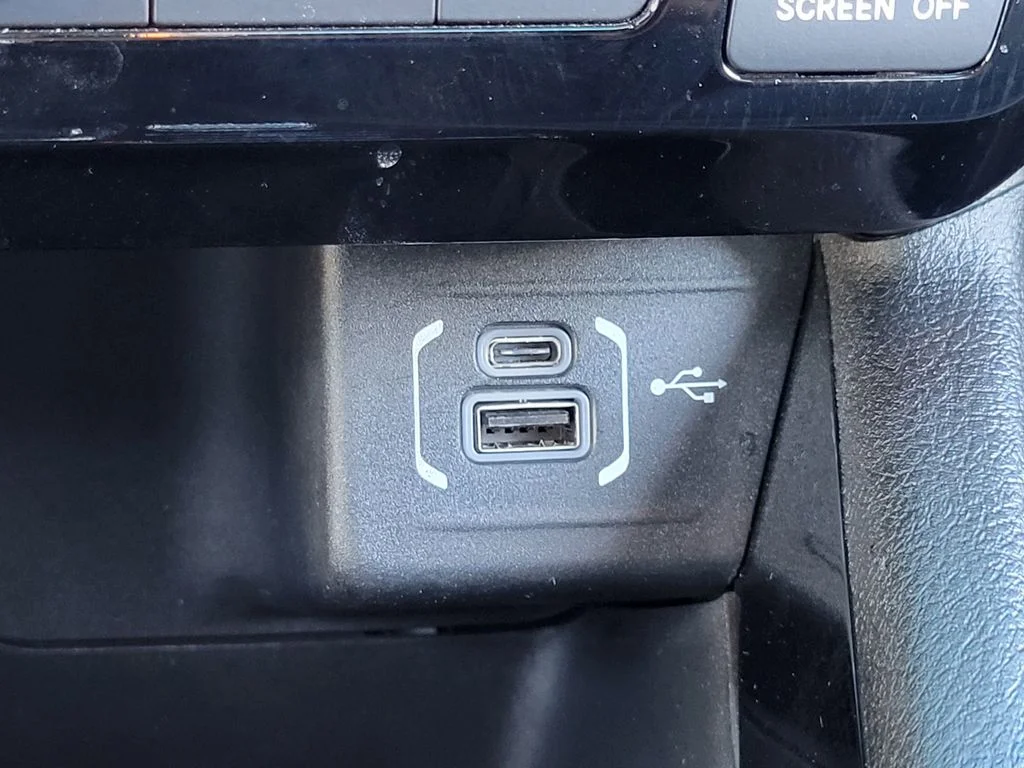Used 2023 Black Jeep Latitude image 13