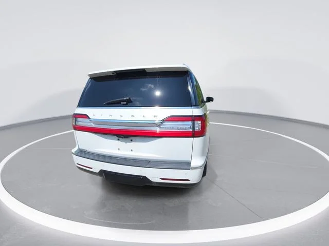 Used 2021 White Lincoln Reserve image 7