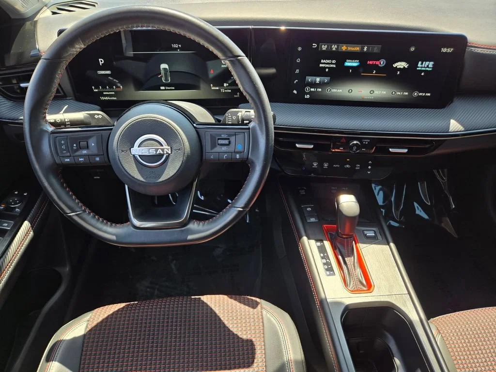 Used 2025 Canyon Bronze Met Nissan SR image 12