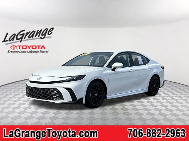 2025 Toyota Camry SE