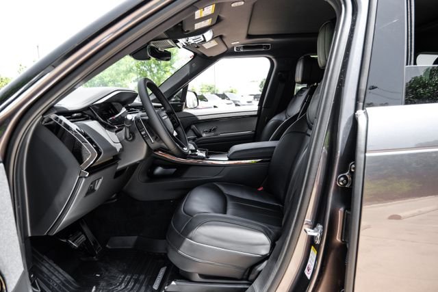 New 2026 Charente Grey Land Rover Dynamic SE image 4