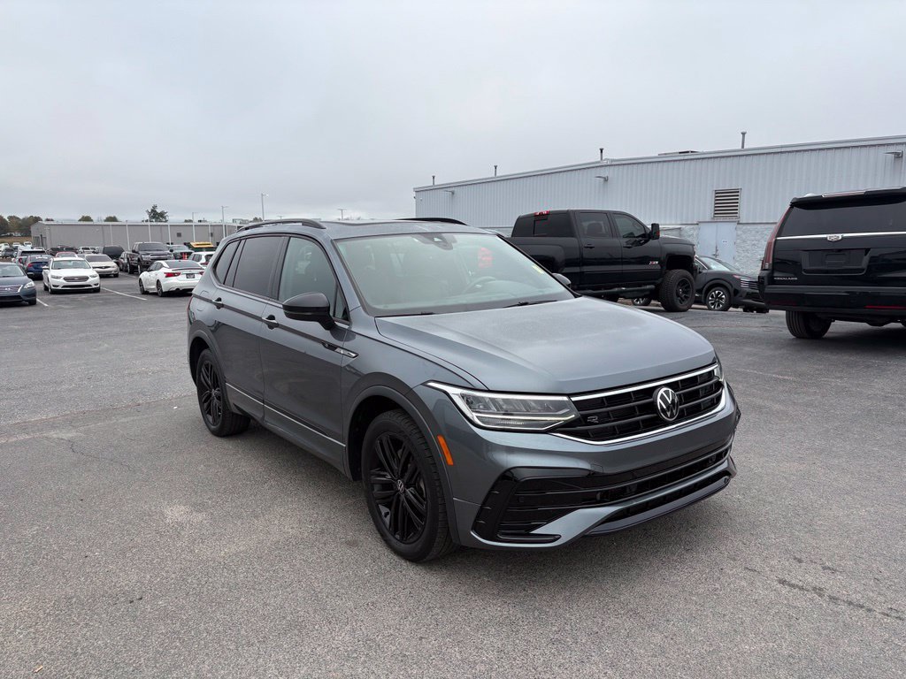 Used 2022  Volkswagen 2.0T SE R-Line Black image 2