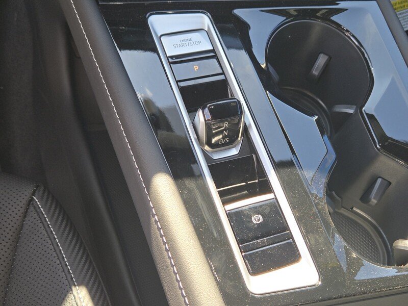 2025 Volkswagen Atlas Cross Sport SE w/Tech - Photo 13