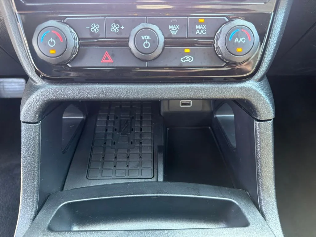 Certified Used 2024 Oxford White Ford XLT image 27