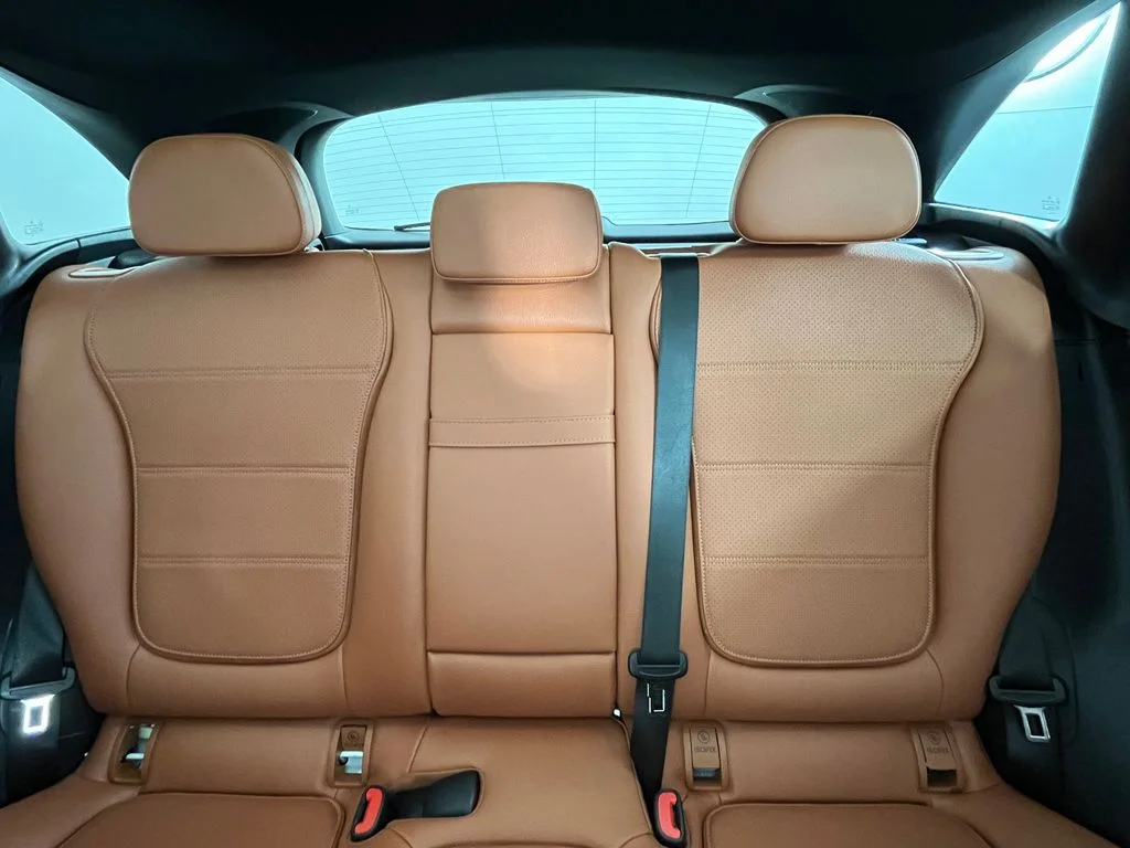 Used 2025  Mercedes-Benz GLC 300 image 20