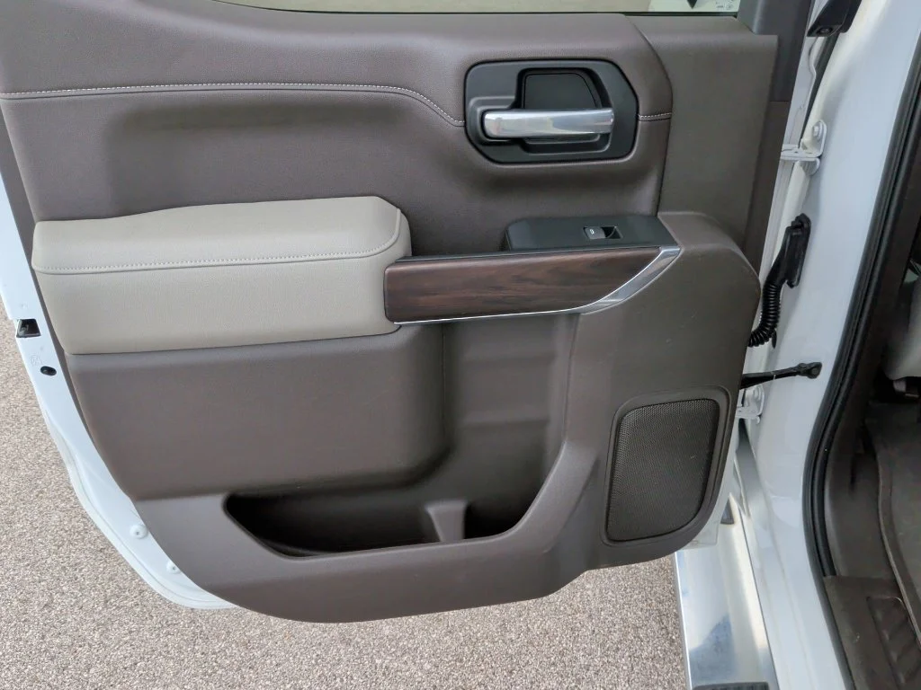 Used 2019 White GMC SLT image 36