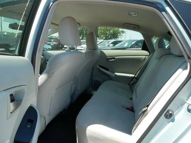 Used 2013 Pearl Toyota Three image 17