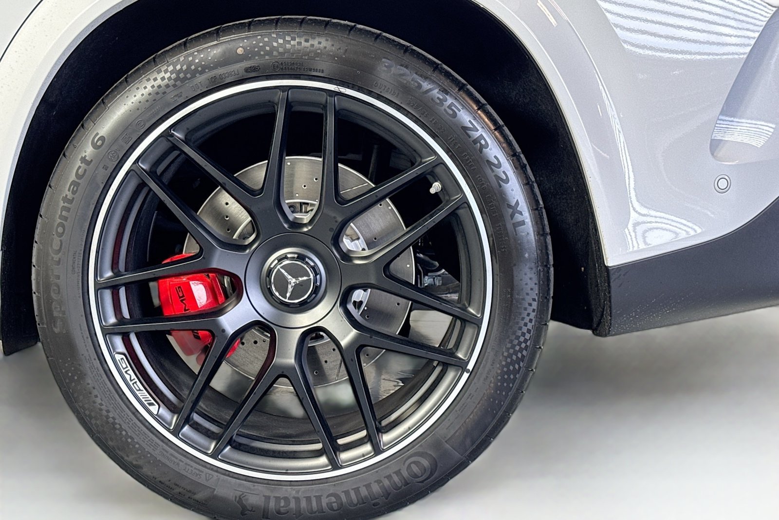 New 2026 MANUFAKTUR Moonlight White Metallic Mercedes-Benz AMG® GLE 63 S image 29