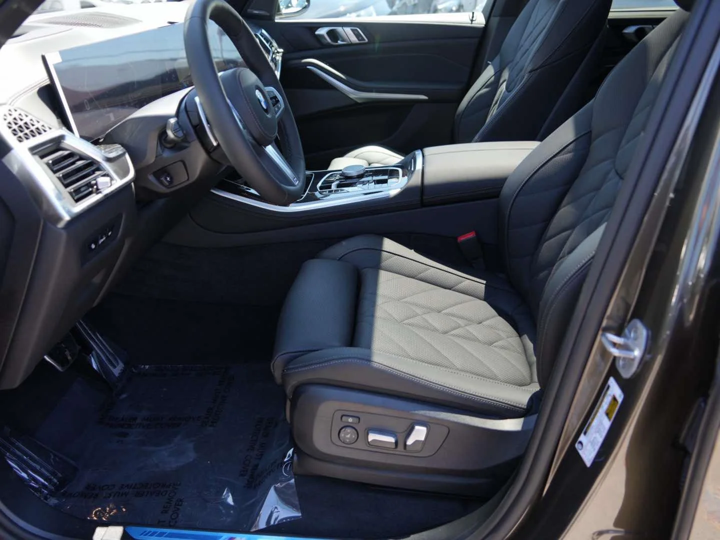 New 2026 Manhattan Green Metallic BMW sDrive40i image 13
