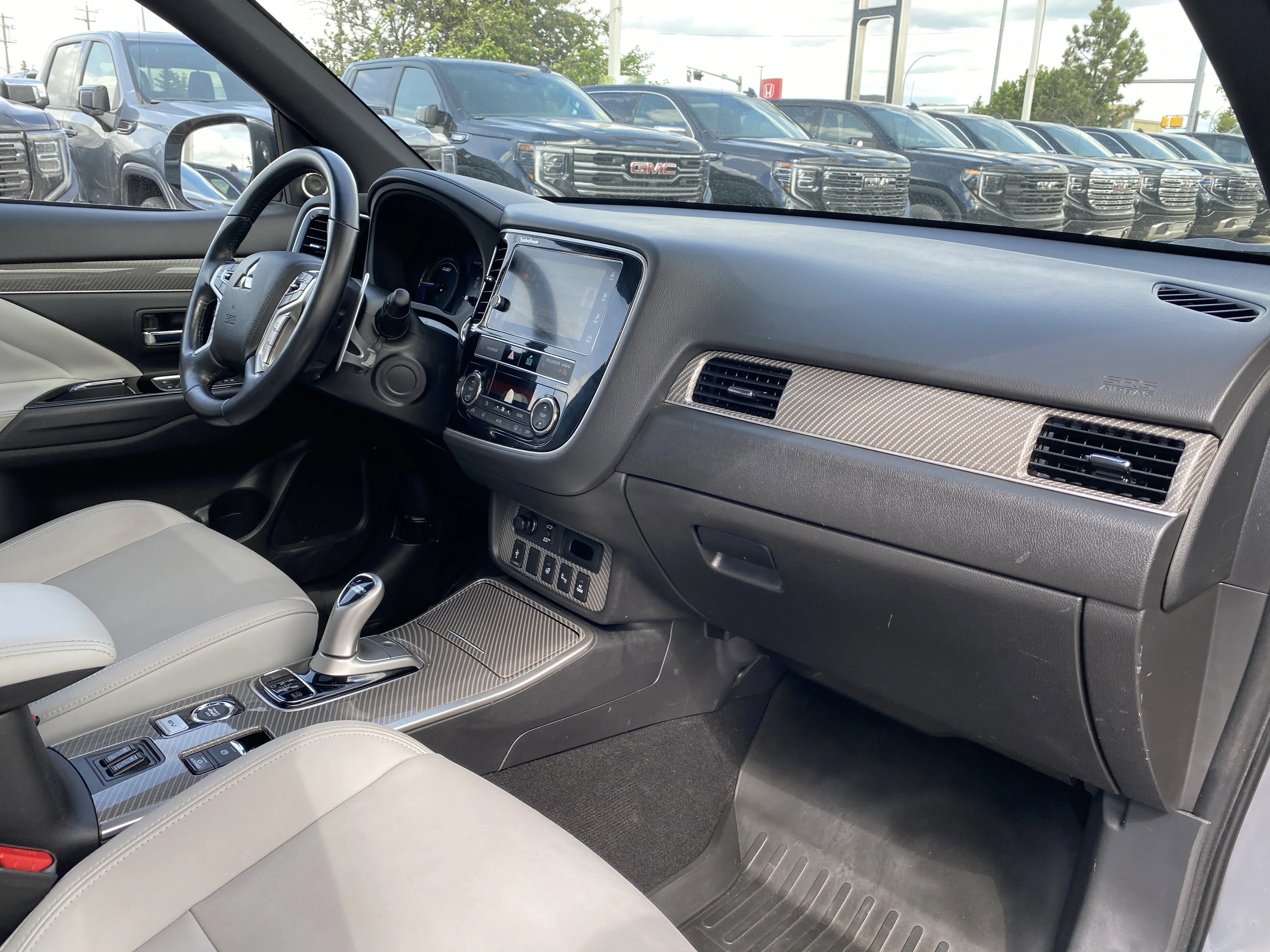 Certified Used 2019 Silver Mitsubishi SE S-AWC * LOW KM