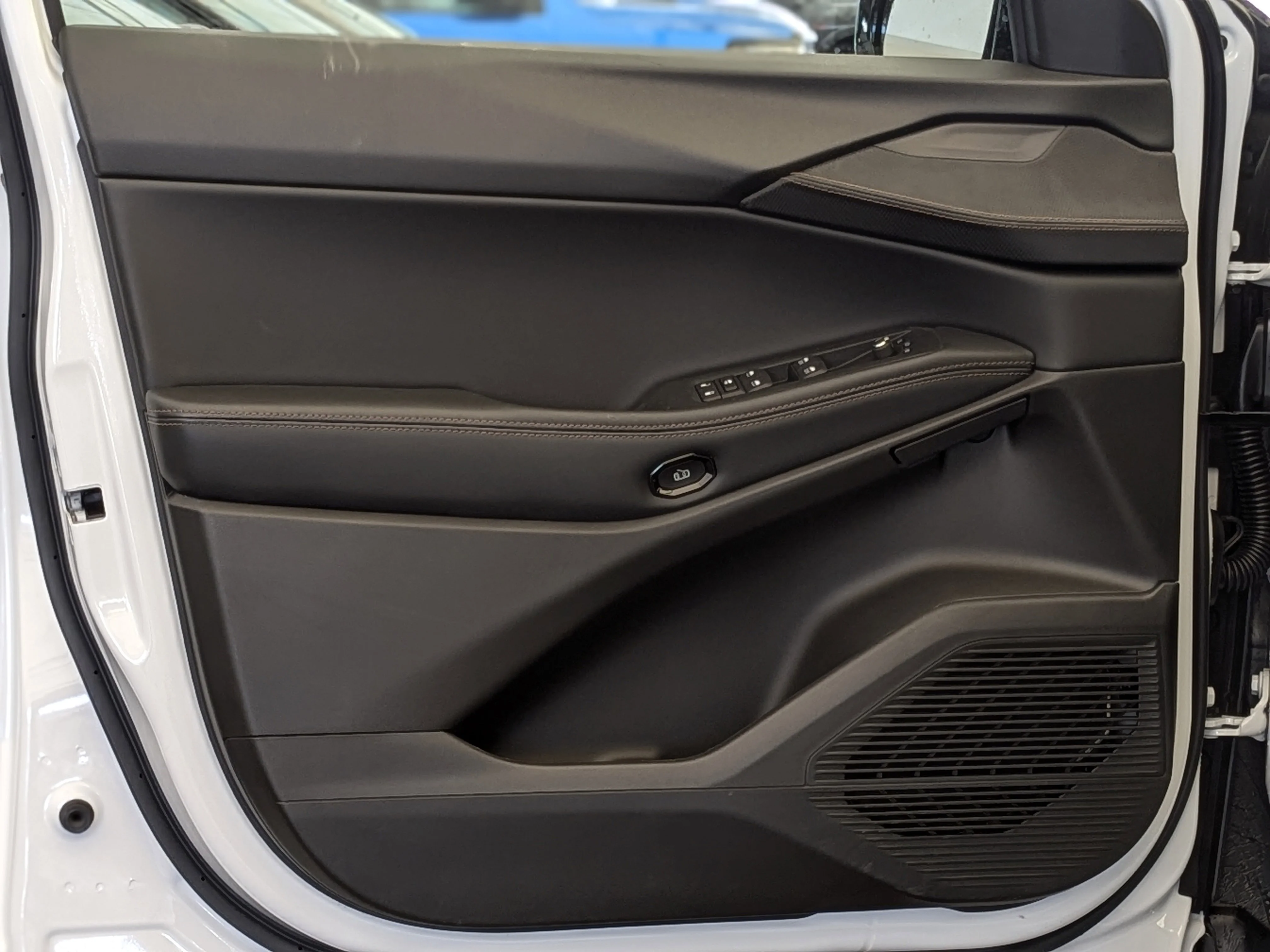 New 2026 White Jeep Limited - - 1.6L Turbo Hybrid - Perforated Leatherette Seats - Power Liftgate - Wireless Charging image 14