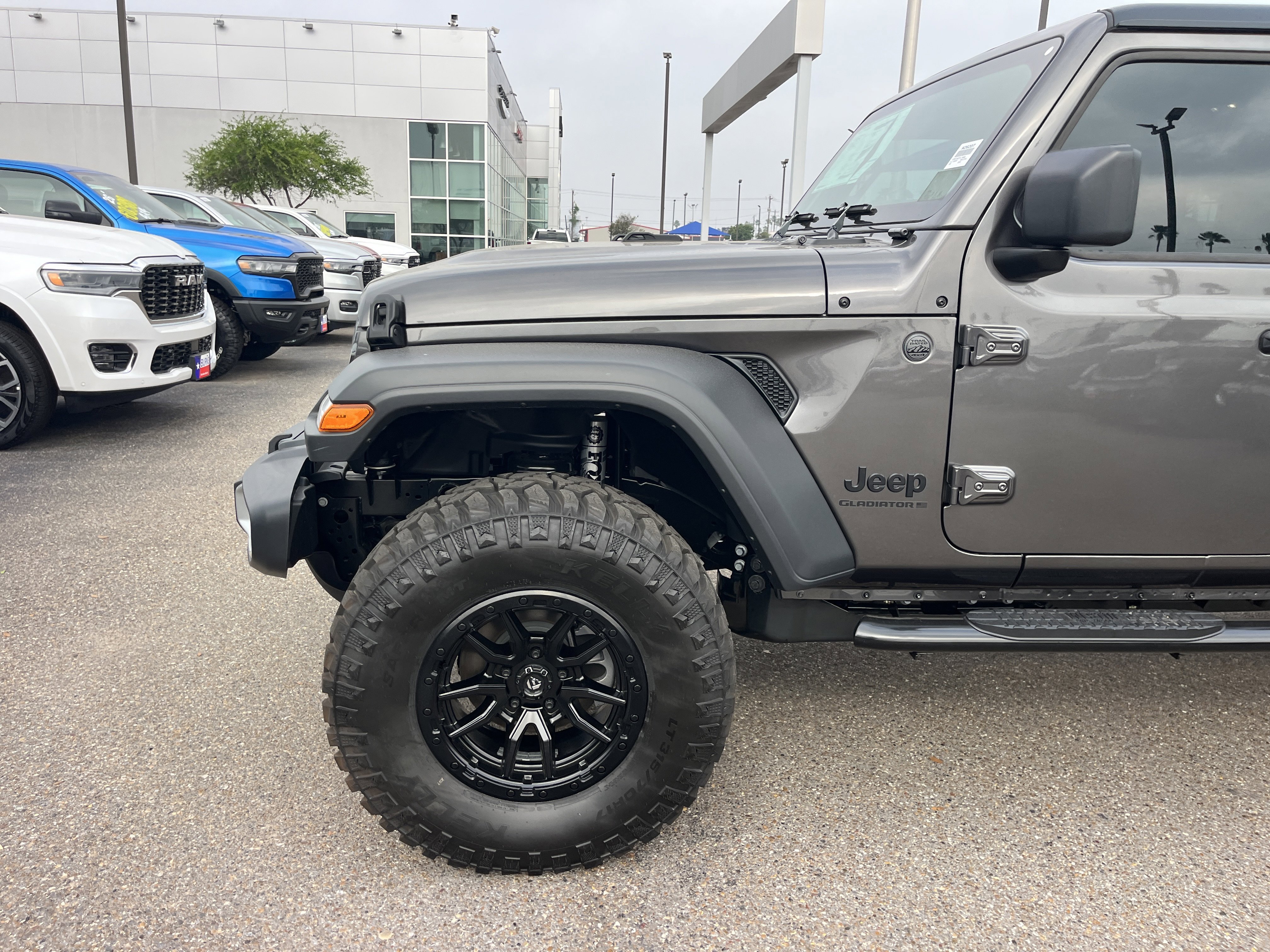 New 2026 Granite Crystal Metallic Clear-Coat Exterior Paint Jeep Sport image 4