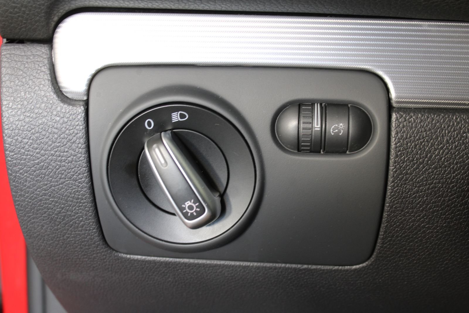 Used 2012 Red Volkswagen R image 22