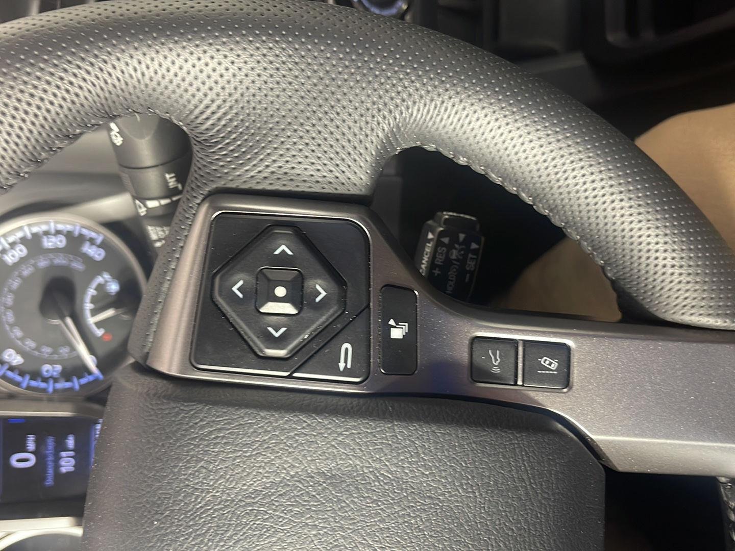 Used 2023 Blue Crush Metallic Toyota SR5 image 18