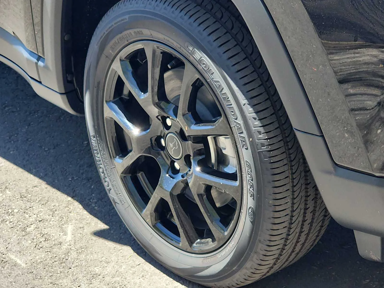 New 2026 Diamond Black Crystal Pearl-Coat Exterior Paint Jeep Latitude image 12