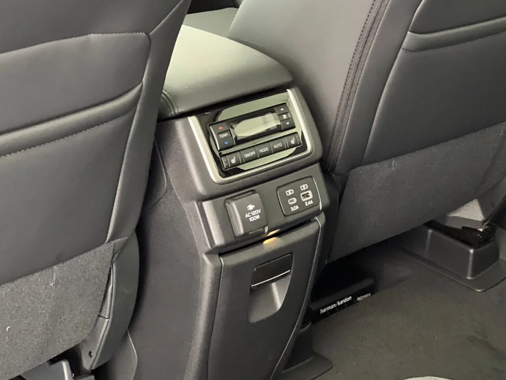 New 2026 ICE SILVER METALLIC Subaru Onyx Edition Touring 7-Passenger image 38