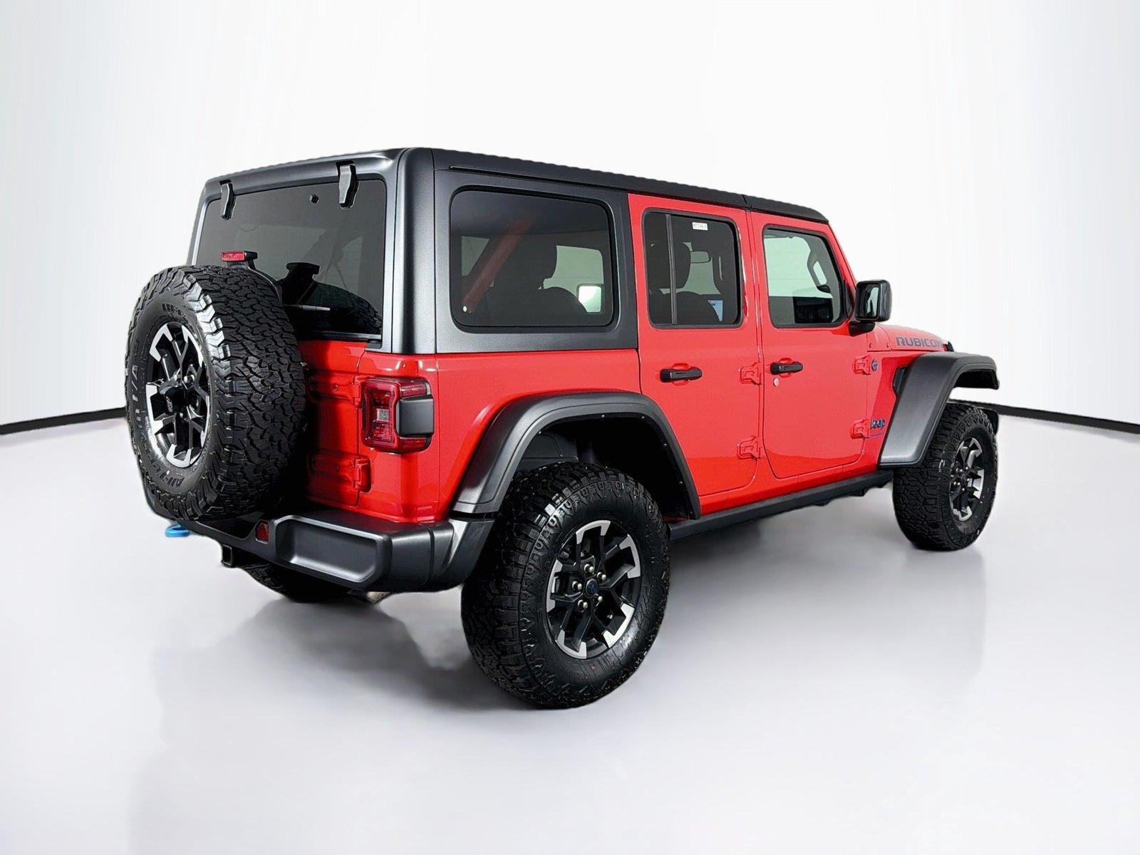 Used 2024 Firecracker Red Clearcoat Jeep Rubicon image 11