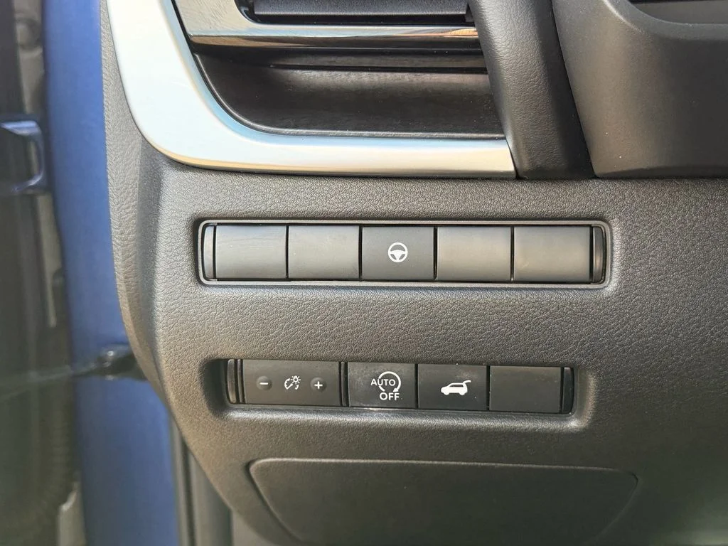 Used 2023 Blue Nissan Platinum image 28