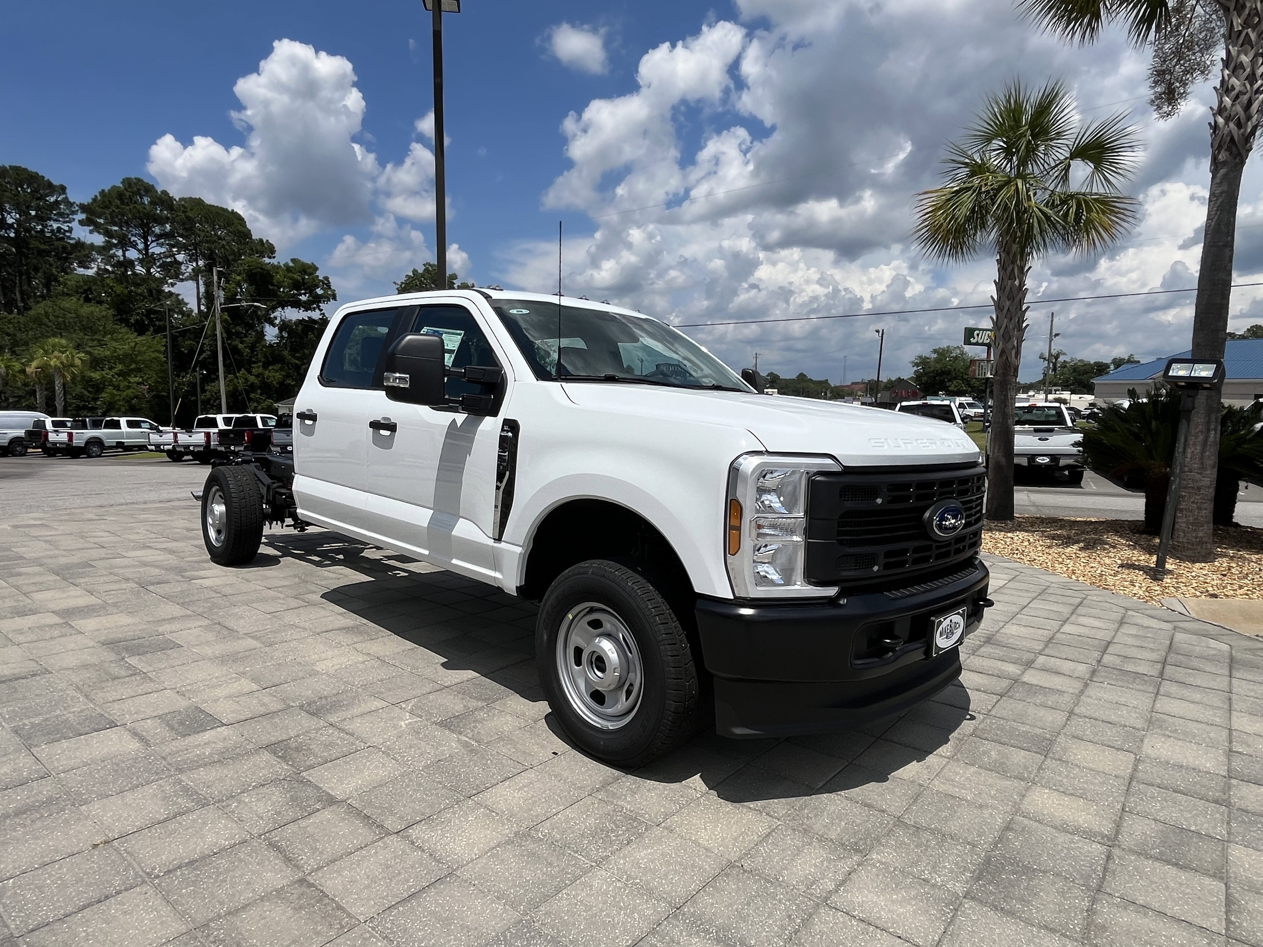 2025 Ford F-350 Super Duty Chassis Cab XL - Photo 7