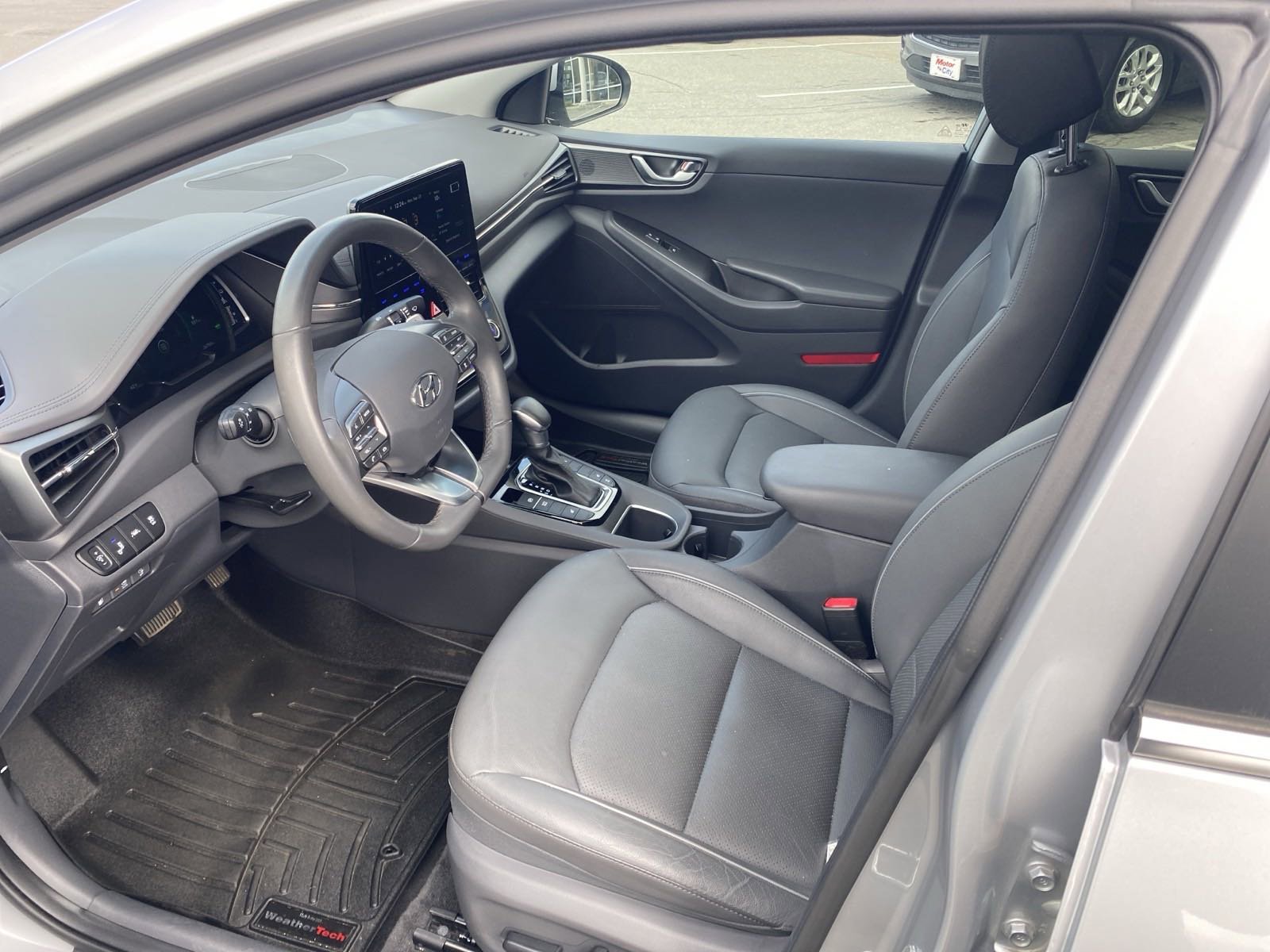 Used 2022 Stellar Silver Hyundai Limited image 9