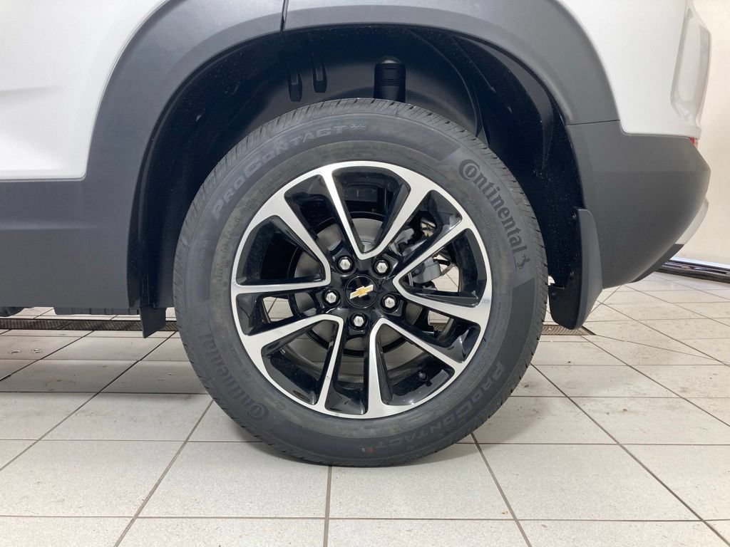 New 2026 Summit White Chevrolet LT image 24