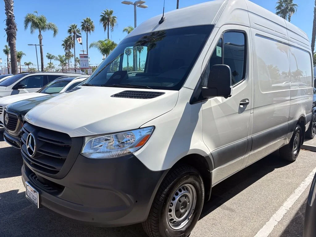 Used 2025 Gray Mercedes-Benz Cargo 144 WB image 3