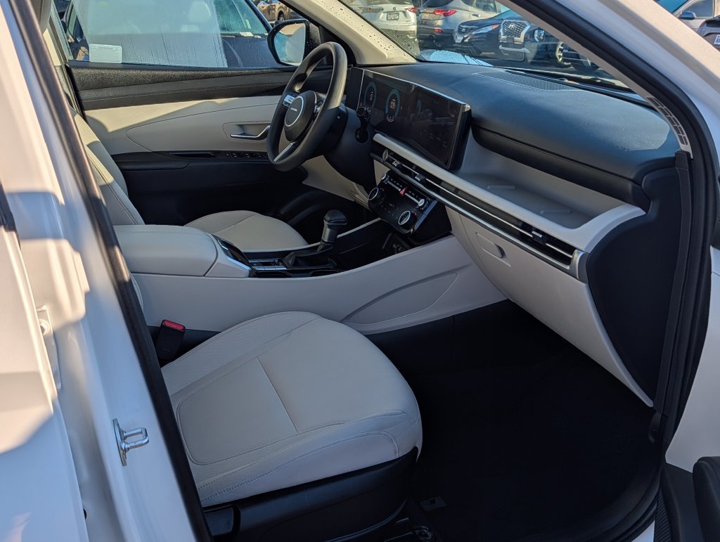 Used 2026 White Hyundai SEL image 9